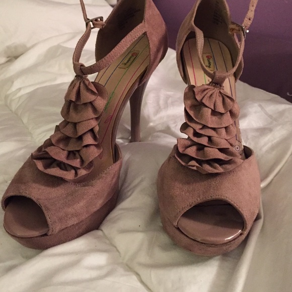 Blush Mauve Rose Pink Suede Petal Detail Pump Heel - Picture 3 of 5